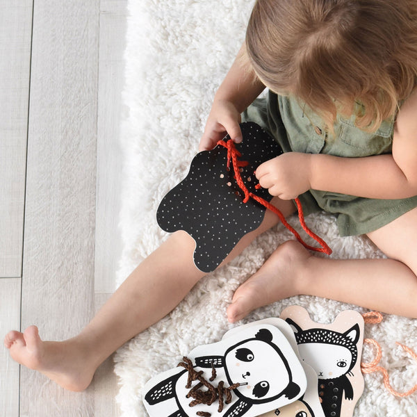 Lacing Cards - Baby Animals - The Baby Penguin