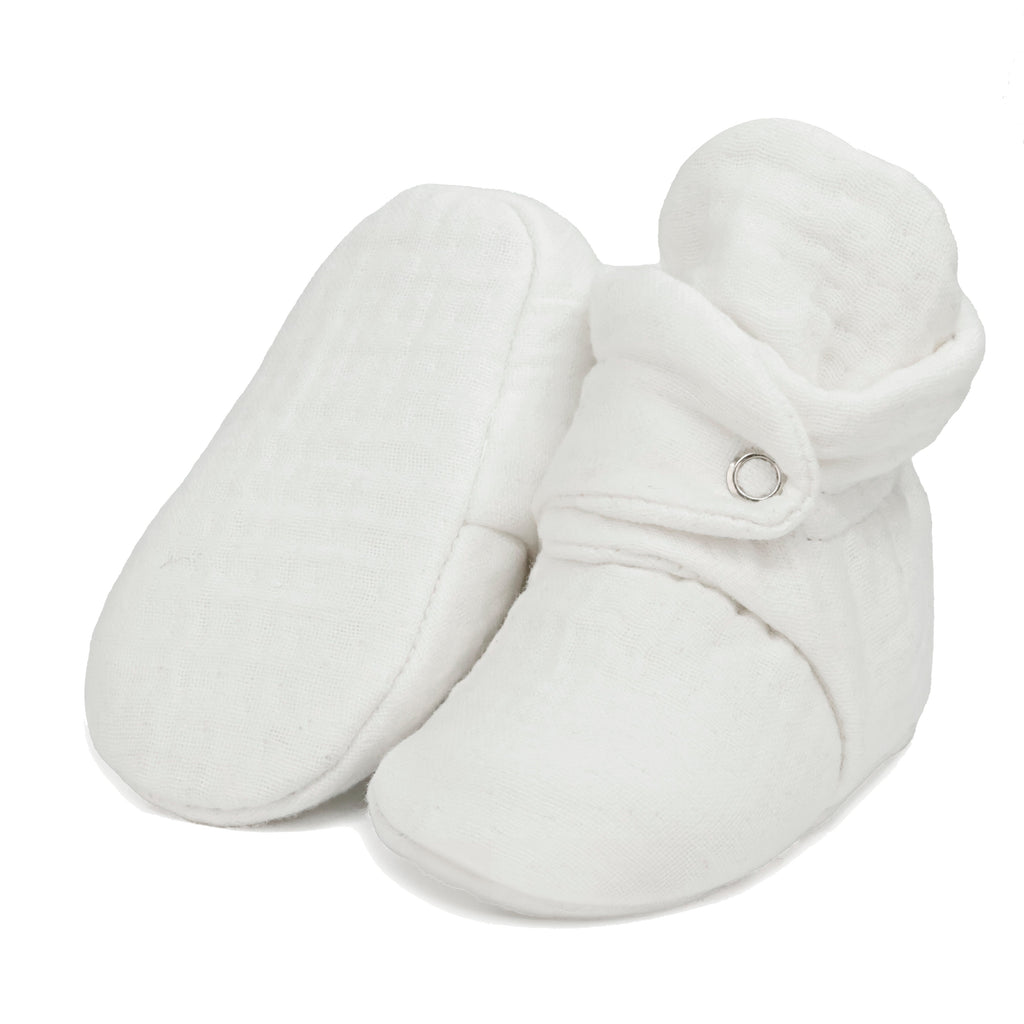 Muslin Stay On Baby Booties Cream - The Baby Penguin