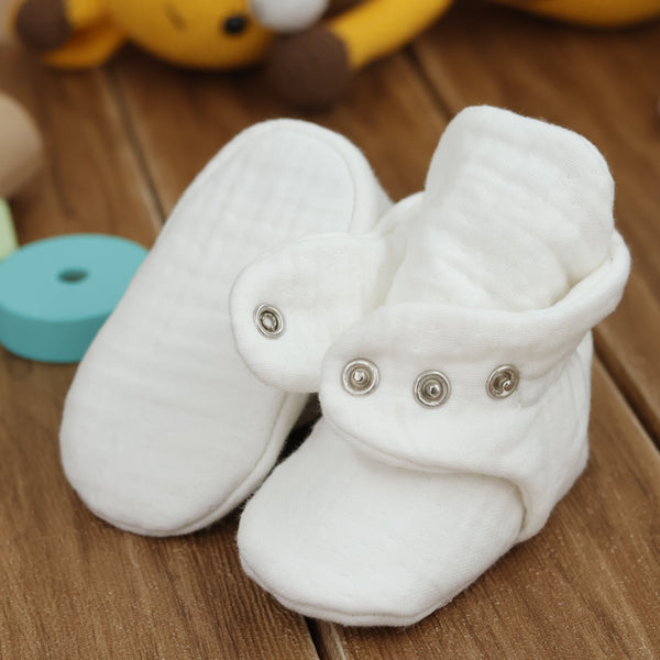 Muslin Stay On Baby Booties Cream - The Baby Penguin