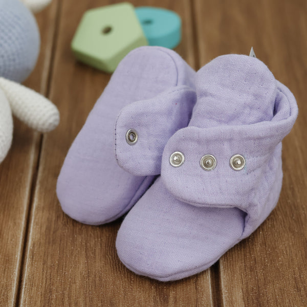 Muslin Stay On Baby Booties Lilac - The Baby Penguin